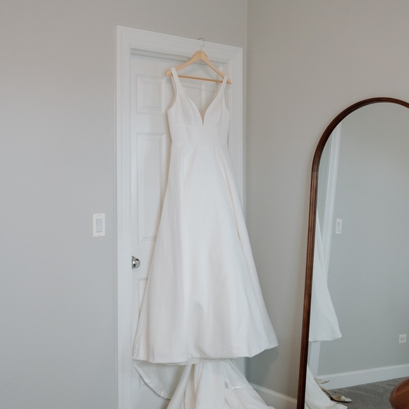 Justin Alexander Freeland Wedding Dress - Picture 10 of 11